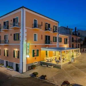 Marinaro Hotel